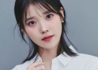 아이유, 2024 연말 맞아 소외계층에 5억원 기부