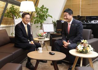 김동연, 김진경 경기도의회 의장 면담 “주내 예산안 처리”요청