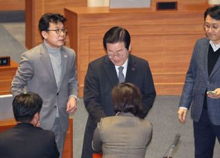 정치지도자 선호도 1위 이재명…중도층 못 잡는 이유는