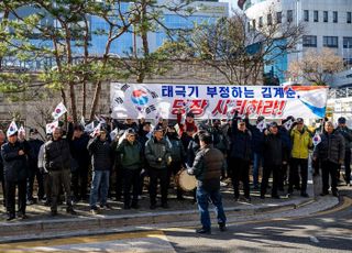 김포시 의원 ‘태극기 관련 발언’ 논란…보훈단체, “당장 사퇴하라”