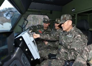 "유사시 주저없이 힘 보여줄 것"…합참의장, 육군7군단 방문해 대비태세 강조