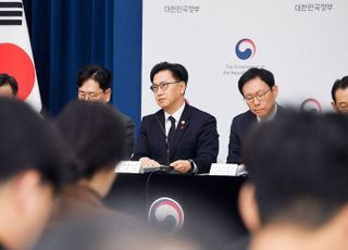 소상공인 소득공제율 2배 인상·ISA 규제 폐지…대외신인도 관리 최우선 [2025 경방]