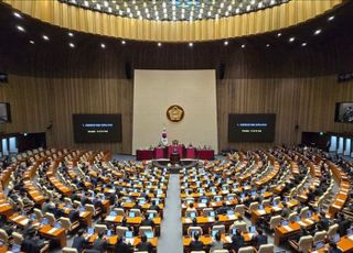 [속보] 우원식 의장 "국무총리 한덕수 탄핵안, 재적의원 과반수 찬성"