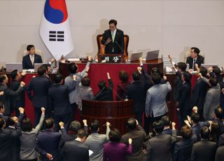 국민의힘, 한덕수 탄핵소추안 가결에 "원천 무효" 강력 반발