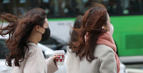 [오늘 날씨] 낮부터 평년기온 회복 곳곳 눈·비...겨울철 운동 효과 올리는 방법