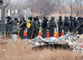 [제주항공 무안참사] '근조 리본' 단 軍, 160여명 추가 지원