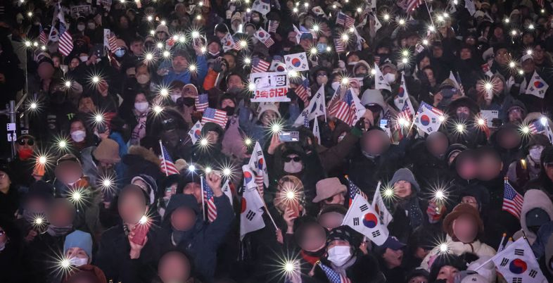 박근혜 때와 다른 윤석열 탄핵 국면 보수 지지율