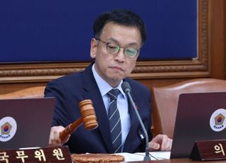 최상목, 고도의 정치력 발휘?…헌법재판관 2명 임명·쌍특검법 거부권