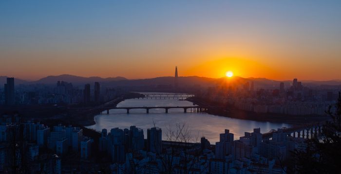 [오늘 날씨] 전국 대체로 맑고 큰 추위 없어...새해 직장인을 위한 건강 스트레칭