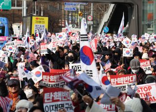 尹, '탄핵반대 집회' 직접 독려 메시지…극으로 치닫는 국론분열