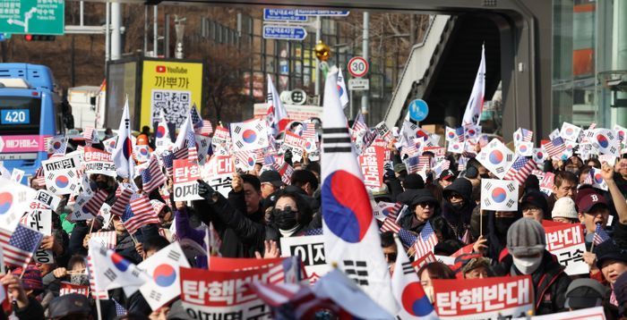 尹, '탄핵반대 집회' 직접 독려 메시지…극으로 치닫는 국론분열