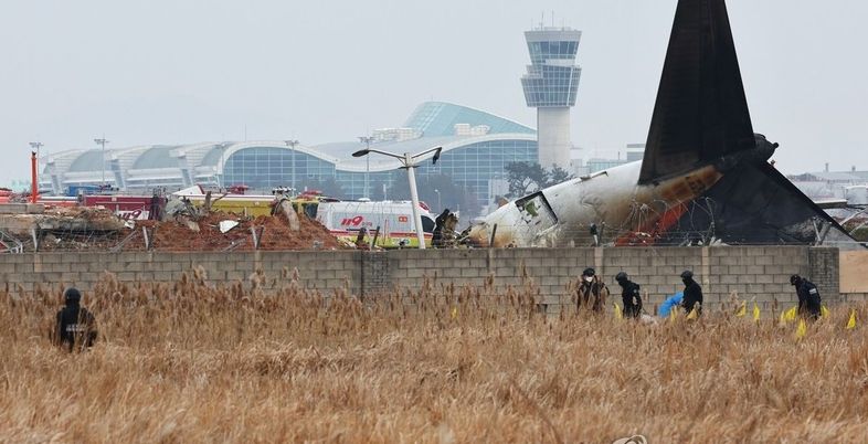 경찰, 무안공항·제주항공 등 압수수색…"사고 원인·책임 규명 방침”