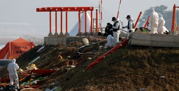 "무안공항 참사로 봐야…로컬라이저 둔덕, 참사의 근본 원인" [데일리안이 간다 116]