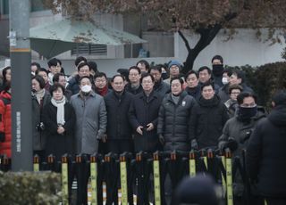 김기현·윤상현·이철규 등 친윤계 40여명 관저 집결…"탄핵 원천 무효"