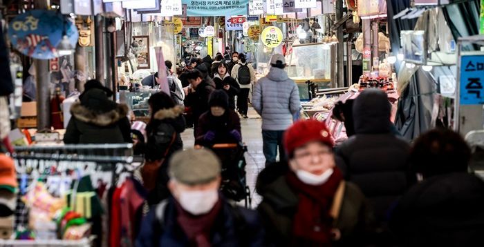 정치는 카오스, 시장은 암울…현실이 된 ‘피크코리아’ [올해 경제는①]