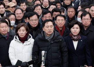 與, 공수처 '尹 체포영장 집행 경찰 위임'에 "오락가락 갈팡질팡" 직격