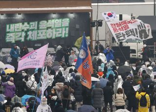 정치가 경제 발목 잡을까, 불확실성 지수 ‘사상최고’…韓신용등급 강등 우려