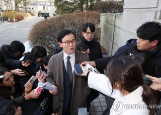 일주일 앞으로 다가온 탄핵심판 정식변론…국회·尹측 장외 여론전 가열 