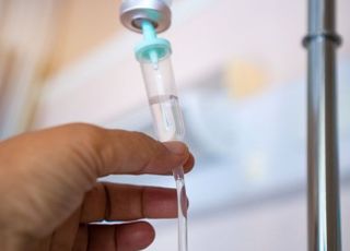 입원 80대 노모 수액 주사바늘 뺀 딸…2심 '존속살해' 유죄