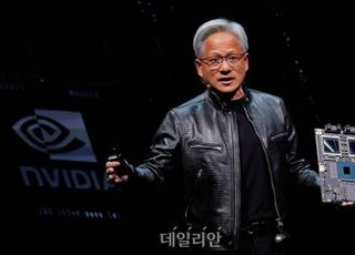 엔비디아 젠슨 황 “최태원 만날 예정...삼성 HBM 테스트 성공 확신”