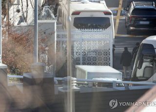 경찰, 경호처에 '尹 체포영장 집행 방해' 26명 신원 확인 요청