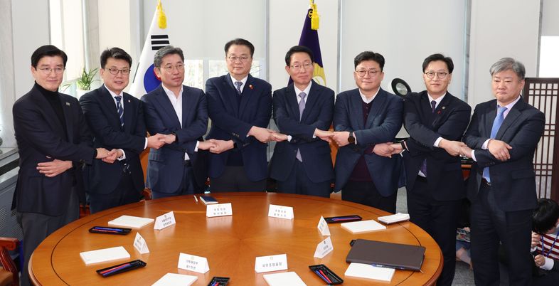 국정협의회서 '개헌특위' 논의했지만…野 외면에 진전없는 '개헌'