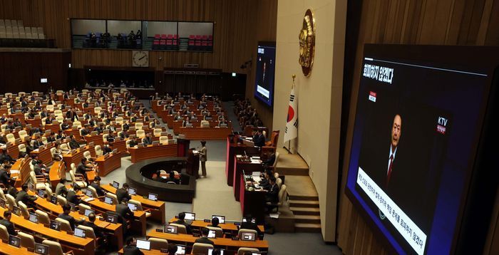 긴급현안질문, 항공참사 대책 오간 데 없고 '체포' '내란죄 철회' 논쟁