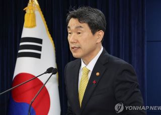 이주호 "AI교과서, 교육자료 규정? 거부권 행사될 것…대학 등록금 동결 요청"