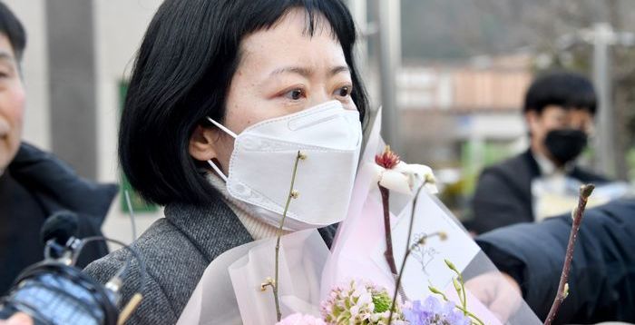 '24년의 누명'…'친부 살해' 무기수 김신혜, 재심 무죄 [뉴스속인물]