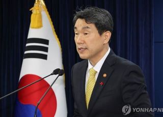 이주호 "AI교과서, 교육자료 규정? 거부권 행사될 것…대학 등록금 동결 요청"