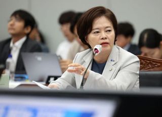 '잠자는 백골공주' 김민전 징계안 제출…정춘생 "몰랐다면 뇌 없어"