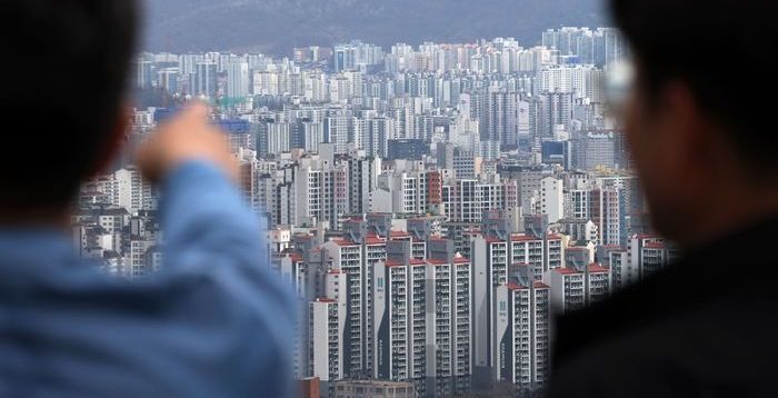 불확실성 커진 부동산 시장, 금리 인하 카드 나오나