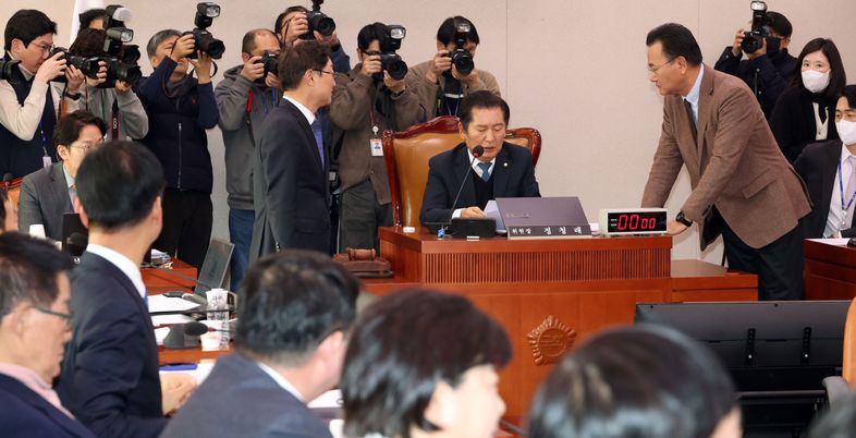 내란죄 늘어지자 '외환죄' 공세 전환…'안보 정쟁화' 나선 야당