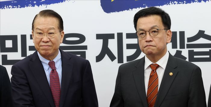 권영세 "무리한 영장집행 자제" 최상목 "특검법 협상"…당정 투톱, 출구전략 모색 나섰다