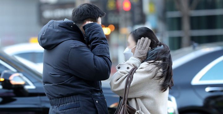 [오늘 날씨] 전국 흐리고 비 또는 눈 '최대 5cm'…추위에 귀 빨개지는 이유