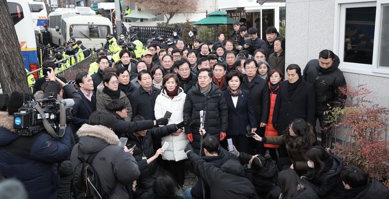 '尹체포 재시도' 내일 새벽 유력에…與의원 30여명, 관저 앞 집결한다