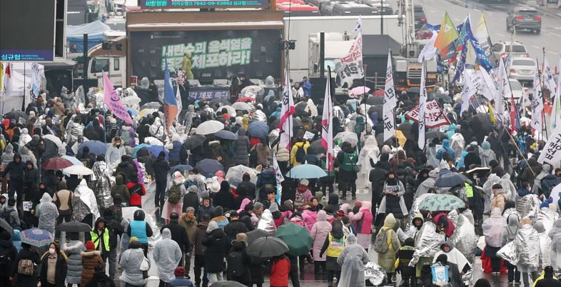 尹 체포영장 집행 디데이…민주당 '갱단 다루듯' 몰아붙였다