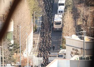 [속보] 박찬대 "尹 체포, 헌정질서 회복 첫걸음…정의 살아있음 확인"