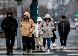 [내일 날씨] 영하 12도 '눈·비'… "출‧퇴근길 블랙아이스 주의"