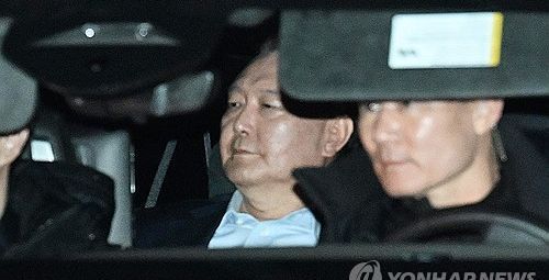 비상계엄 47일 만에 현직 대통령 첫 구속…열흘 조사 뒤 검찰에 이첩