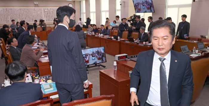 정청래 입에서 '폭동'만 수십 번⋯'윤 지지자 법원 난입' 현안질의 野 맹폭