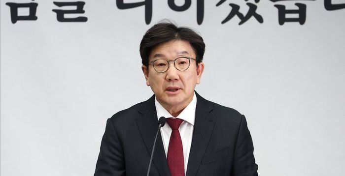 권성동 "공수처, '尹 망신주기' 중단해야…이재명·히틀러는 독재 쌍둥이"