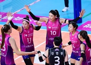 ‘역시 에이스’ 흥국생명 김연경 21점, 지쳐도 때린다…승점50 고지