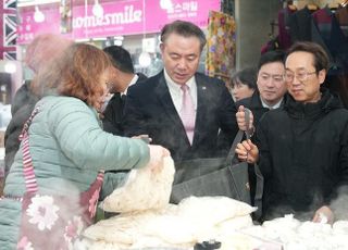 예보, 전통시장서 '설 명절맞이 장보기 행사'