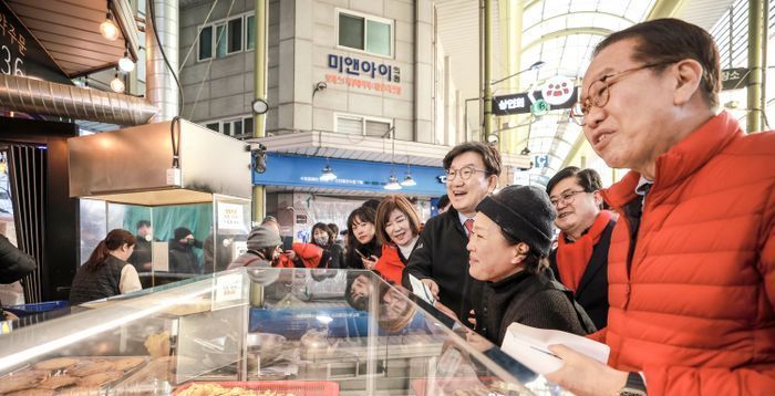 현장 찾고, 포퓰리즘 때리고…'지지율 상승' 국민의힘, '여당 면모' 회복 총력