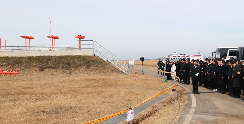 제주항공 여객기 엔진서 ‘가창오리’ 흔적…‘메이데이’ 직전 블랙박스 기록 중단