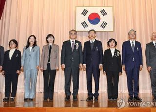 '절반으로 갈라졌네'…진영 논리에 춤추는 헌법재판관들