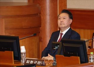 국힘 "尹 석방해 처음부터 다시 수사"…민주 "내란 증거 차고 넘쳐 즉각 기소"