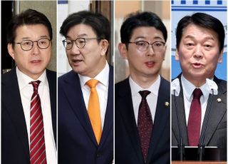 "尹 기소 증거 충분하다고?…그럼 왜 두 차례나 구속기간 연장 신청했나"