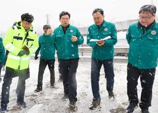 이상일 용인특례시장, 용인 3개 구 주요 공원묘지 주변 도로 등 제설 현장 찾아 점검